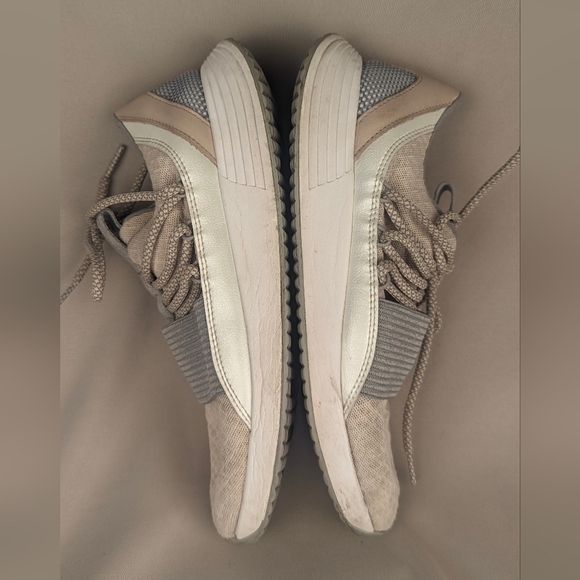 Under Armour size 8.5 ladies tennis shoes tan gray - Picture 7 of 9